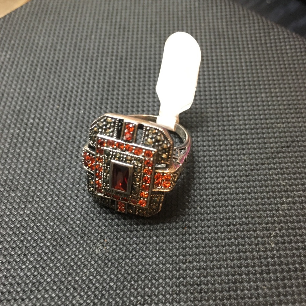 Elegant Black and Red Gemstone Ring